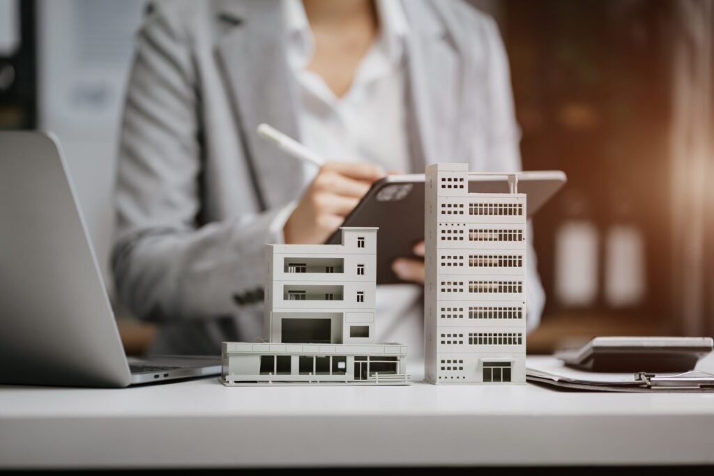 外注依存から“成果を生む内製的デザイン体制”へ―組織初の専属デザイナー起用で、マーケティング業務を推進―